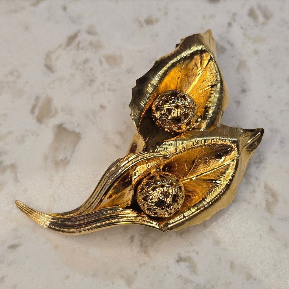 Vintage Gold Tone Double Calla Lily Flower Brooch Pin Textured Botanical 2.5"